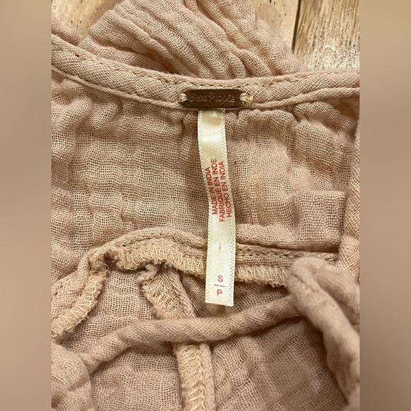 Free People Light Blush Pink Babydoll Flowy Dress Shirt Top - women’s size small - Picture 3 of 8